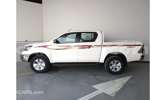 اشتري Imported Toyota Hilux White سيارة في Import - Dubai في Maseru اشتري Imported Toyota Hilux White سيارة في Import - Dubai في Maseru