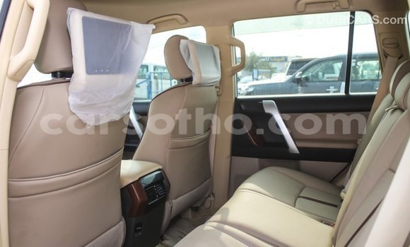 Acheter Import Voiture Toyota Prado Blanc à Import - Dubai, Maseru Acheter Import Voiture Toyota Prado Blanc à Import - Dubai, Maseru