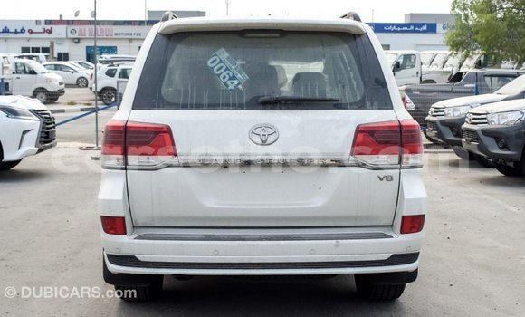 Buy Import Toyota Land Cruiser White Car in Import - Dubai in Maseru Buy Import Toyota Land Cruiser White Car in Import - Dubai in Maseru
