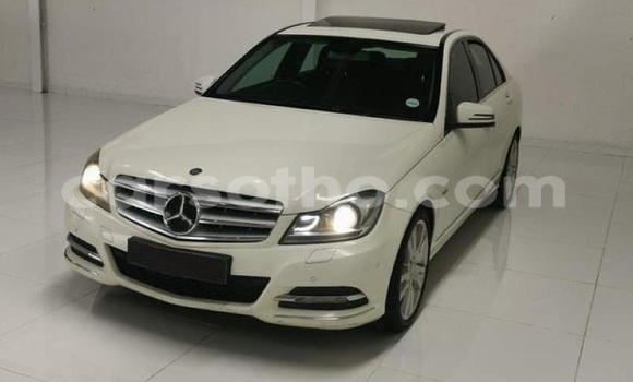 Acheter Occasion Voiture Mercedes-Benz C–Class Blanc à Maseru, Maseru Acheter Occasion Voiture Mercedes-Benz C–Class Blanc à Maseru, Maseru