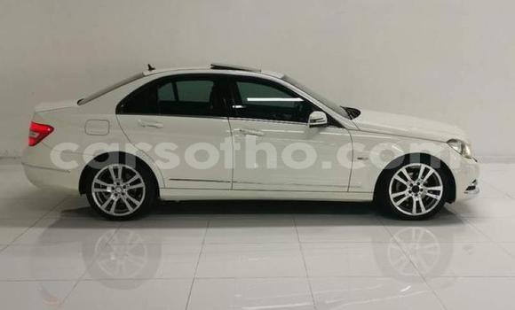 Acheter Occasion Voiture Mercedes-Benz C–Class Blanc à Maseru, Maseru Acheter Occasion Voiture Mercedes-Benz C–Class Blanc à Maseru, Maseru