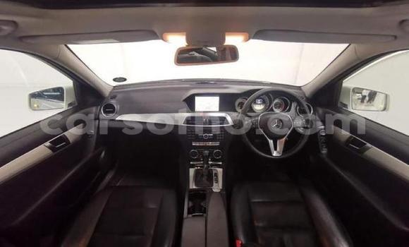 Acheter Occasion Voiture Mercedes-Benz C–Class Blanc à Maseru, Maseru Acheter Occasion Voiture Mercedes-Benz C–Class Blanc à Maseru, Maseru