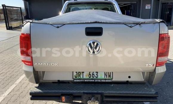 Sayi Na hannu Volkswagen Amarok Beige Mota in Maseru a Maseru Sayi Na hannu Volkswagen Amarok Beige Mota in Maseru a Maseru