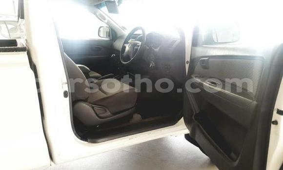 Buy Used Toyota Hilux White Car in Maseru in Maseru Buy Used Toyota Hilux White Car in Maseru in Maseru