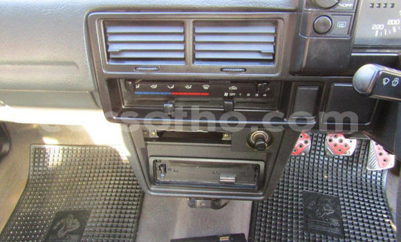 اشتري مستعمل Mazda 323 Red سيارة في Butha Buthe في Butha-Buthe اشتري مستعمل Mazda 323 Red سيارة في Butha Buthe في Butha-Buthe