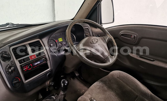 Acheter Occasion Voiture Hyundai H200 Blanc à Maseru, Maseru Acheter Occasion Voiture Hyundai H200 Blanc à Maseru, Maseru