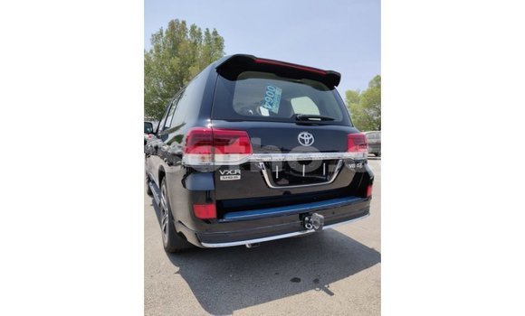 Sayi Imported Toyota Land Cruiser Black Mota in Import - Dubai a Maseru Sayi Imported Toyota Land Cruiser Black Mota in Import - Dubai a Maseru