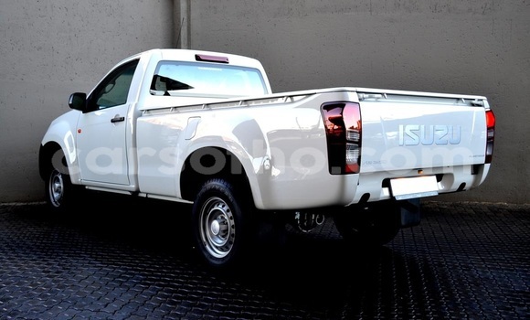 Sayi Na hannu Isuzu KB White Mota in Maseru a Maseru Sayi Na hannu Isuzu KB White Mota in Maseru a Maseru