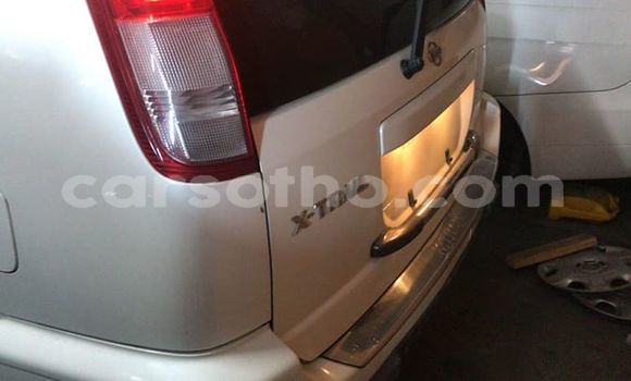 Sayi Na hannu Nissan X–Trail White Mota in Maseru a Maseru