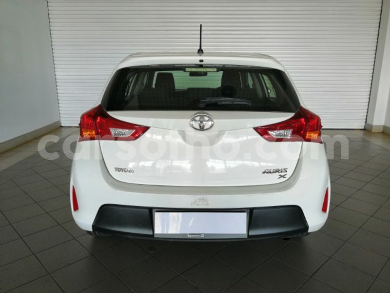 Big with watermark 2013 toyota auris 3