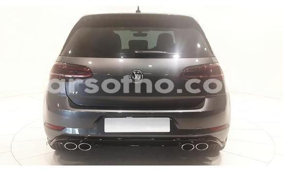 Sayi Na hannu Volkswagen Golf R Silver Mota in Butha–Buthe a Thaba-Tseka Sayi Na hannu Volkswagen Golf R Silver Mota in Butha–Buthe a Thaba-Tseka