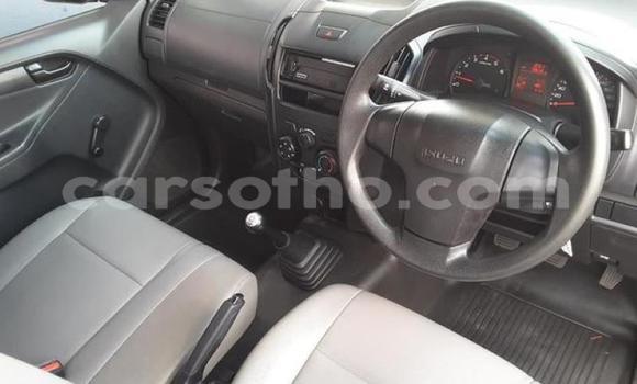 Acheter Occasion Voiture Isuzu KB Bleu à Roma, Maseru Acheter Occasion Voiture Isuzu KB Bleu à Roma, Maseru