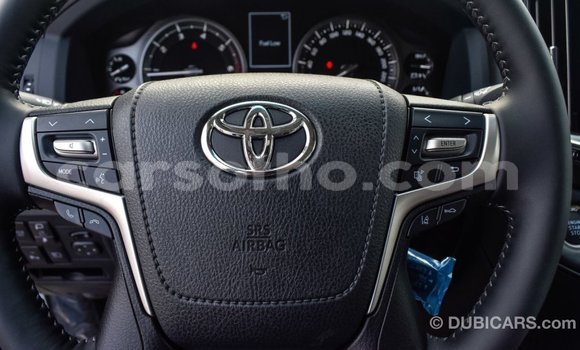اشتري Imported Toyota Land Cruiser White سيارة في Import - Dubai في Maseru اشتري Imported Toyota Land Cruiser White سيارة في Import - Dubai في Maseru