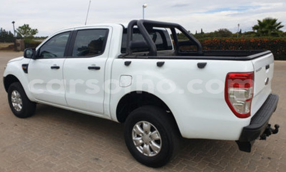 اشتري مستعمل Toyota Hilux White سيارة في Maseru في Maseru اشتري مستعمل Toyota Hilux White سيارة في Maseru في Maseru