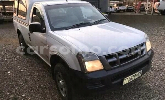 Acheter Occasion Voiture Isuzu KB Blanc à Maputsoe, Leribe Acheter Occasion Voiture Isuzu KB Blanc à Maputsoe, Leribe