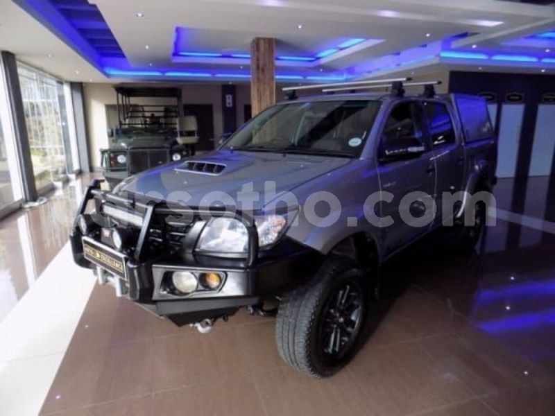 Big with watermark 2015 toyota hilux 3