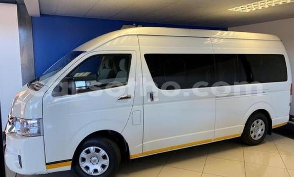 Acheter Occasion Voiture Toyota 2000GT Blanc à Hlotse, Leribe Acheter Occasion Voiture Toyota 2000GT Blanc à Hlotse, Leribe