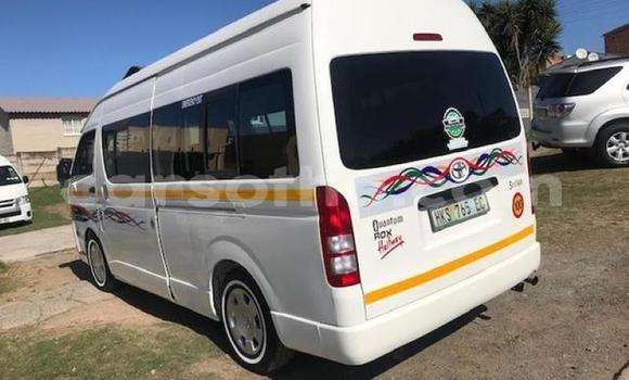 Acheter Occasion Voiture Toyota 2000GT Blanc à Maputsoa, Leribe Acheter Occasion Voiture Toyota 2000GT Blanc à Maputsoa, Leribe