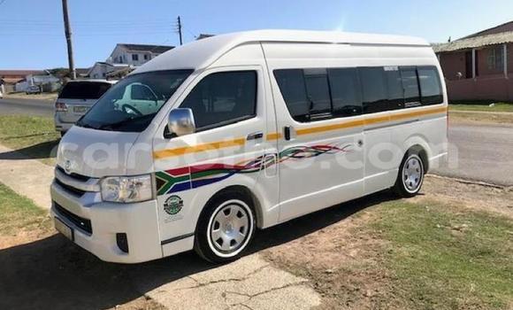 Acheter Occasion Voiture Toyota 2000GT Blanc à Maputsoa, Leribe Acheter Occasion Voiture Toyota 2000GT Blanc à Maputsoa, Leribe