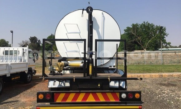 Acheter Occasion Utilitaire Nissan UD Blanc à Maseru, Maseru Acheter Occasion Utilitaire Nissan UD Blanc à Maseru, Maseru