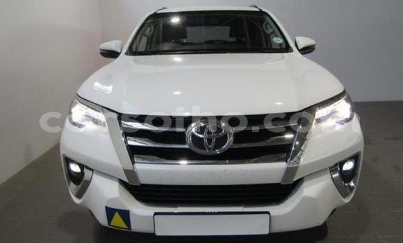 Acheter Occasion Voiture Toyota Fortuner Blanc à Maseru, Maseru Acheter Occasion Voiture Toyota Fortuner Blanc à Maseru, Maseru