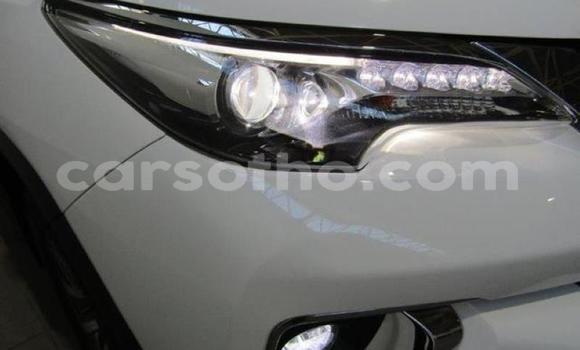 Acheter Occasion Voiture Toyota Fortuner Blanc à Maseru, Maseru Acheter Occasion Voiture Toyota Fortuner Blanc à Maseru, Maseru