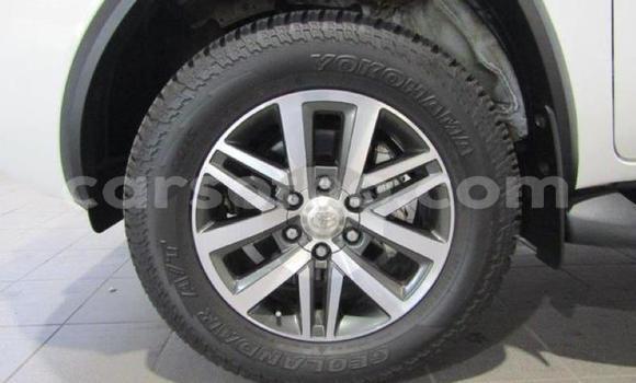 Acheter Occasion Voiture Toyota Fortuner Blanc à Maseru, Maseru Acheter Occasion Voiture Toyota Fortuner Blanc à Maseru, Maseru