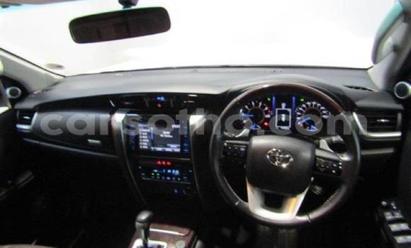 Acheter Occasion Voiture Toyota Fortuner Blanc à Maseru, Maseru Acheter Occasion Voiture Toyota Fortuner Blanc à Maseru, Maseru