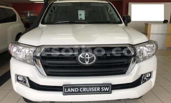 Sayi Na hannu Toyota Land Cruiser White Mota in Maseru a Maseru Sayi Na hannu Toyota Land Cruiser White Mota in Maseru a Maseru