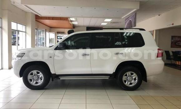 Sayi Na hannu Toyota Land Cruiser White Mota in Maseru a Maseru Sayi Na hannu Toyota Land Cruiser White Mota in Maseru a Maseru