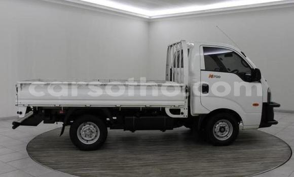 Buy Used Kia K7 White Car in Mafeteng in Mafeteng Buy Used Kia K7 White Car in Mafeteng in Mafeteng