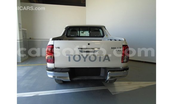 اشتري Imported Toyota Hilux White سيارة في Import - Dubai في Maseru اشتري Imported Toyota Hilux White سيارة في Import - Dubai في Maseru