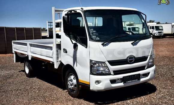 Sayi Na hannu Hino 300 Series White Babbar mota in Maseru a Maseru