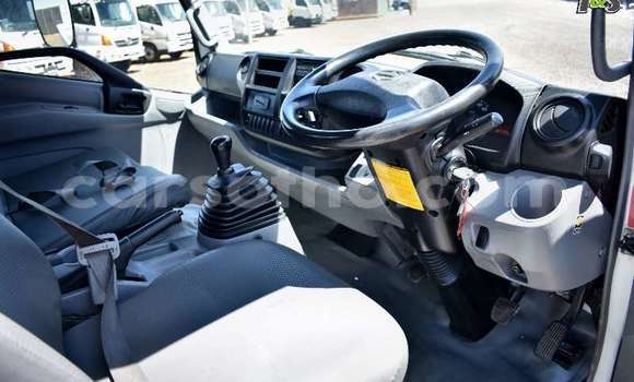 Sayi Na hannu Hino 300 Series White Babbar mota in Maseru a Maseru Sayi Na hannu Hino 300 Series White Babbar mota in Maseru a Maseru