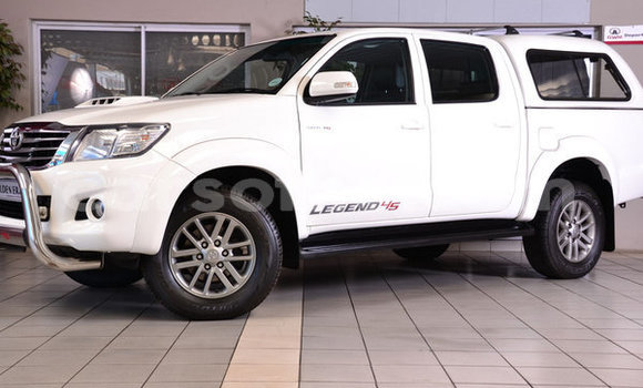 Sayi Na hannu Toyota Hilux White Mota in Maseru a Maseru Sayi Na hannu Toyota Hilux White Mota in Maseru a Maseru