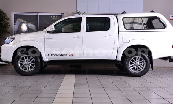 Sayi Na hannu Toyota Hilux White Mota in Maseru a Maseru Sayi Na hannu Toyota Hilux White Mota in Maseru a Maseru