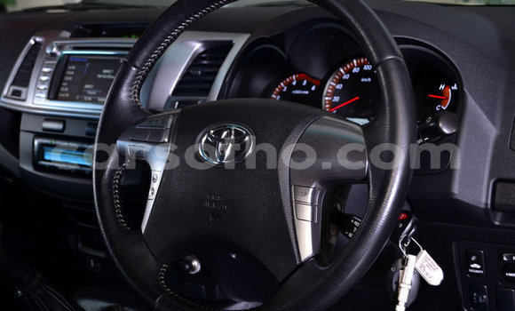 Sayi Na hannu Toyota Hilux White Mota in Maseru a Maseru Sayi Na hannu Toyota Hilux White Mota in Maseru a Maseru