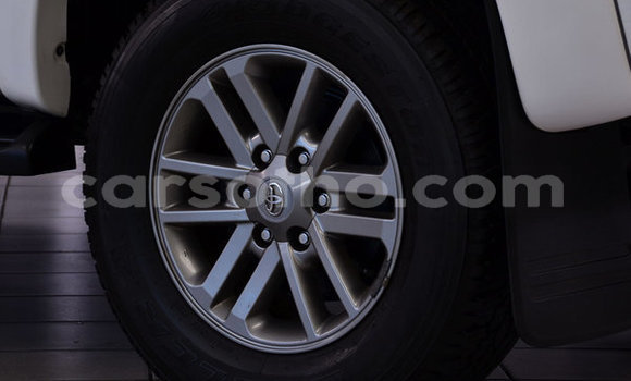 Sayi Na hannu Toyota Hilux White Mota in Maseru a Maseru Sayi Na hannu Toyota Hilux White Mota in Maseru a Maseru