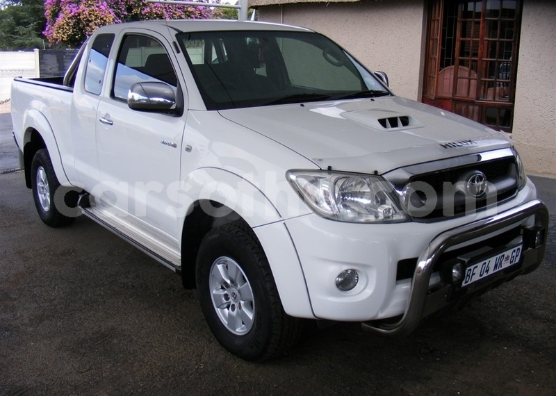 Big with watermark 2011 toyota hilux toyota 2011 hilux facelift i 3.0 d 4d
