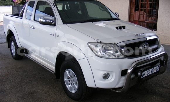 Acheter Occasion Voiture Toyota Hilux Blanc à Hlotse, Leribe Acheter Occasion Voiture Toyota Hilux Blanc à Hlotse, Leribe