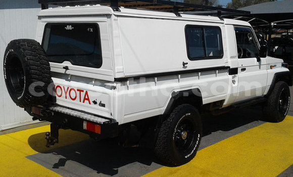 Acheter Occasion Voiture Toyota Land Cruiser Blanc à Maputsoe, Leribe Acheter Occasion Voiture Toyota Land Cruiser Blanc à Maputsoe, Leribe