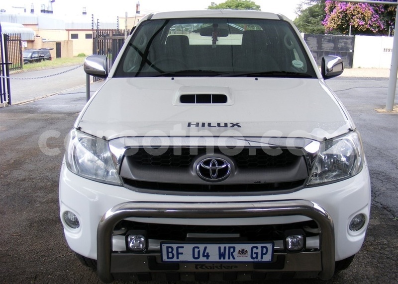 Big with watermark 2011 toyota hilux toyota 2011 hilux facelift i 3.0 d 4d 1