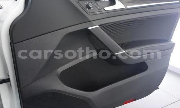 Sayi Na hannu Volkswagen Golf R White Mota in Maseru a Maseru Sayi Na hannu Volkswagen Golf R White Mota in Maseru a Maseru