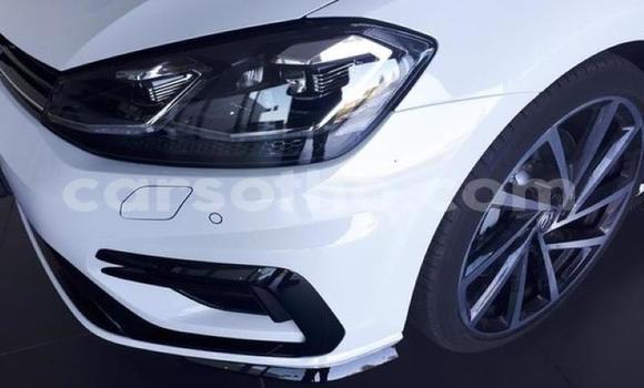 Sayi Na hannu Volkswagen Golf R White Mota in Maseru a Maseru Sayi Na hannu Volkswagen Golf R White Mota in Maseru a Maseru