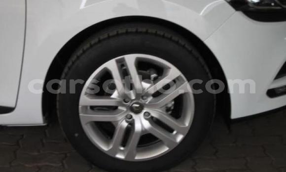 Buy Used Renault Clio White Car in Maseru in Maseru Buy Used Renault Clio White Car in Maseru in Maseru