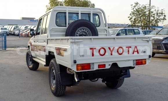 اشتري Imported Toyota Land Cruiser White سيارة في Import - Dubai في Maseru اشتري Imported Toyota Land Cruiser White سيارة في Import - Dubai في Maseru