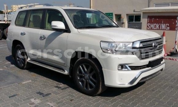 اشتري Imported Toyota Land Cruiser White سيارة في Import - Dubai في Maseru اشتري Imported Toyota Land Cruiser White سيارة في Import - Dubai في Maseru
