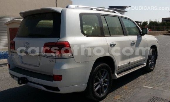 اشتري Imported Toyota Land Cruiser White سيارة في Import - Dubai في Maseru اشتري Imported Toyota Land Cruiser White سيارة في Import - Dubai في Maseru