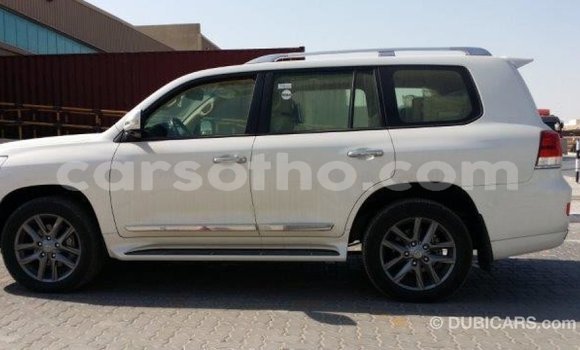اشتري Imported Toyota Land Cruiser White سيارة في Import - Dubai في Maseru اشتري Imported Toyota Land Cruiser White سيارة في Import - Dubai في Maseru