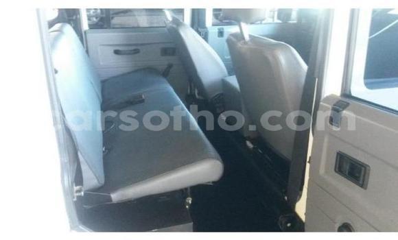 اشتري مستعمل Land Rover Defender White سيارة في Hlotse في Leribe اشتري مستعمل Land Rover Defender White سيارة في Hlotse في Leribe